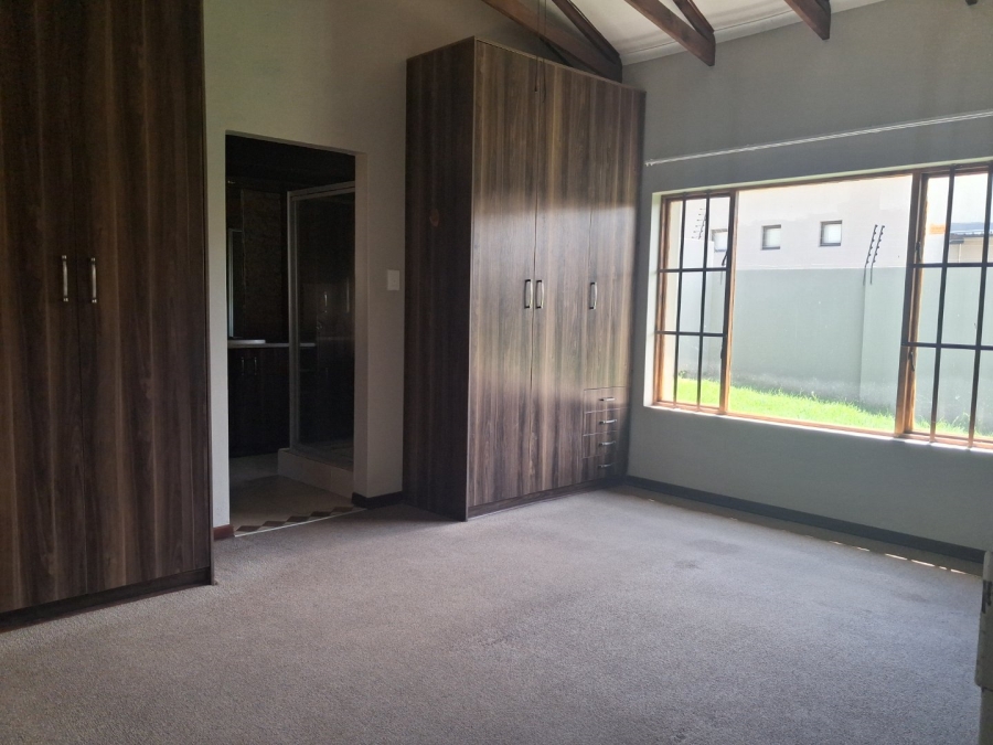 To Let 3 Bedroom Property for Rent in Hillside Free State